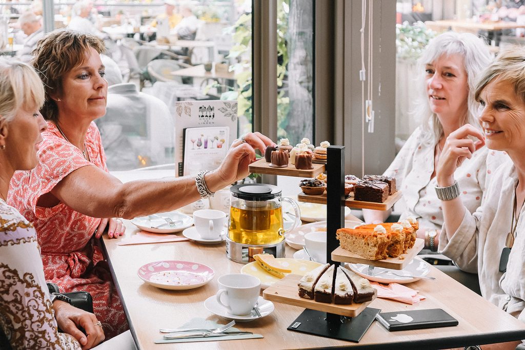 high tea sneek friesland scones lekker bijkletsen activiteit sneek uitje